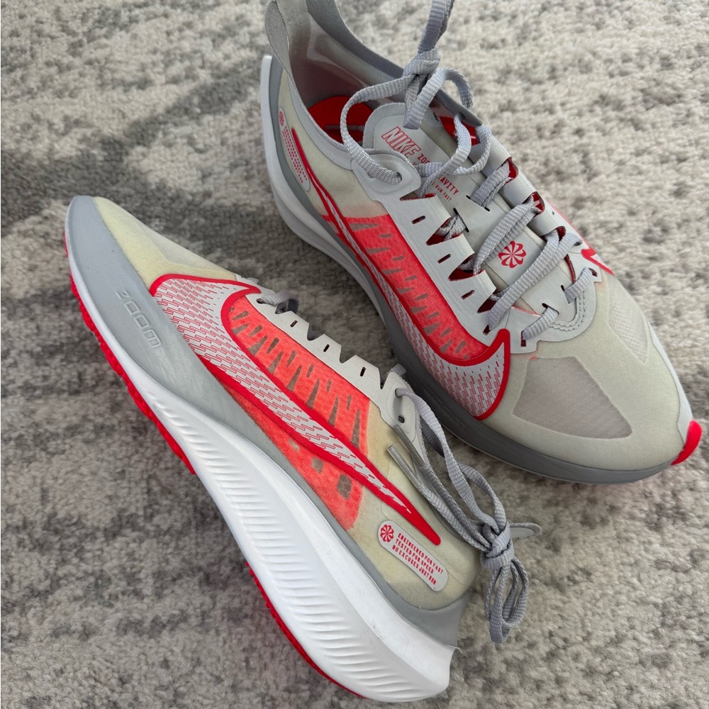 Nike Zoom Gravity Sneakers in White and Red Women size 7.5 - Brand New w/ box